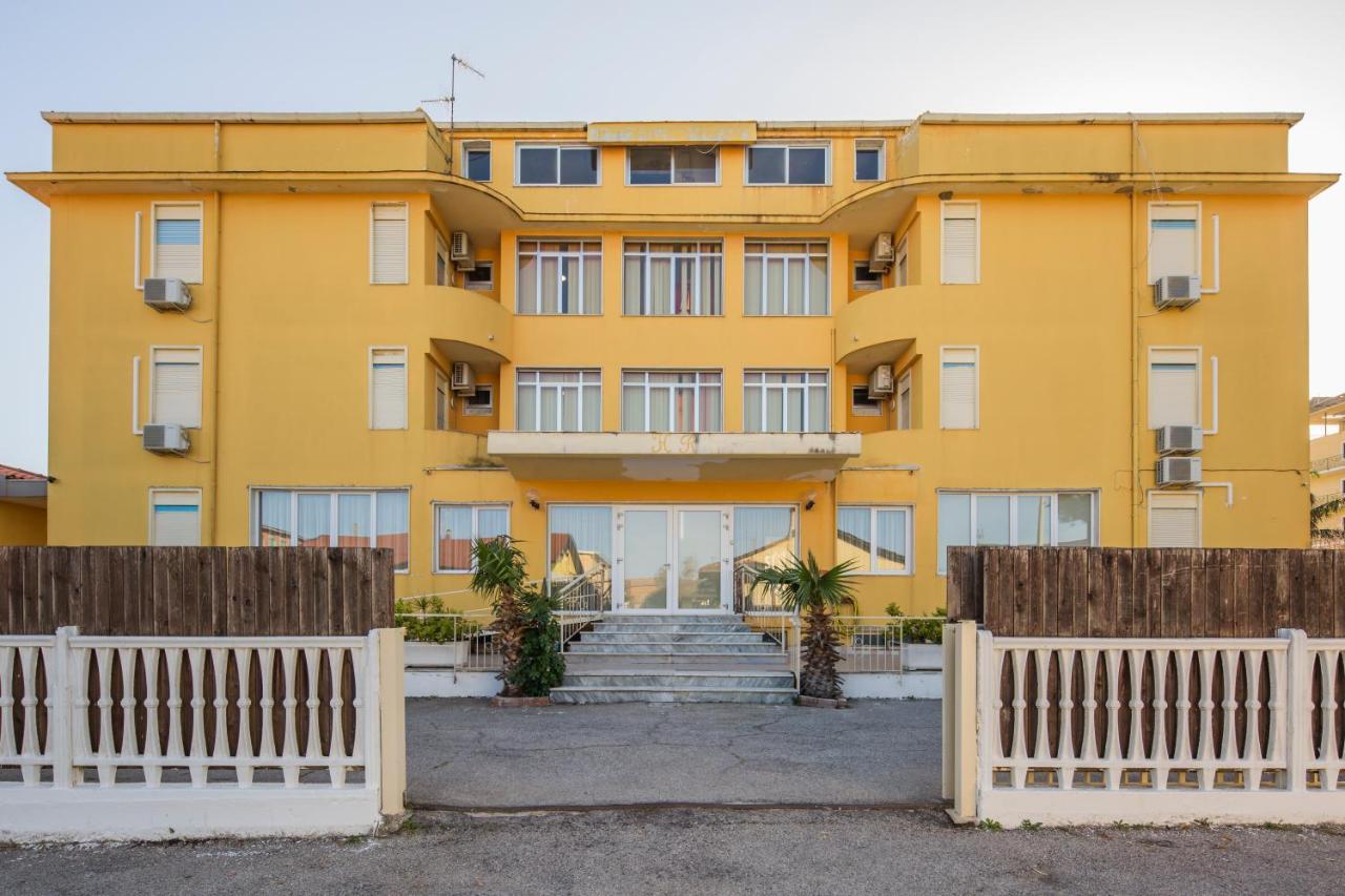 Hotel Rosy Battipaglia Bagian luar foto