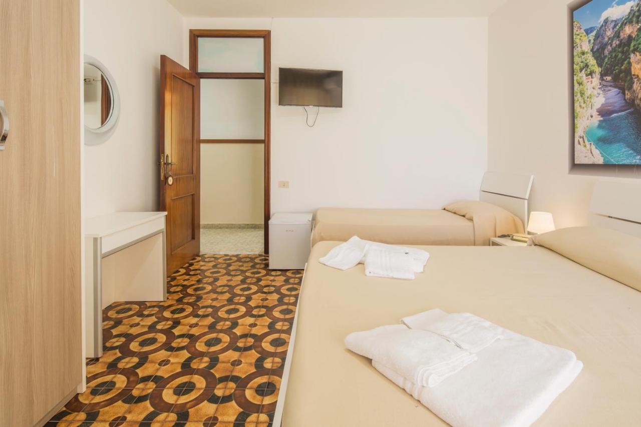 Hotel Rosy Battipaglia Bagian luar foto