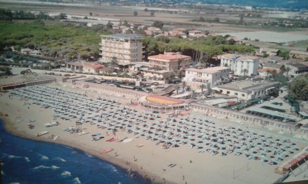 Hotel Rosy Battipaglia Bagian luar foto