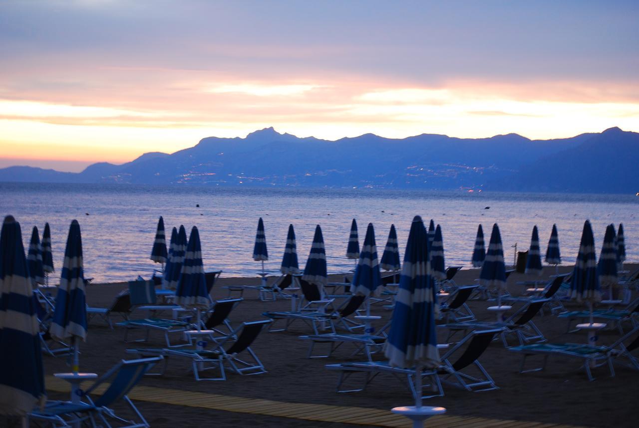 Hotel Rosy Battipaglia Bagian luar foto