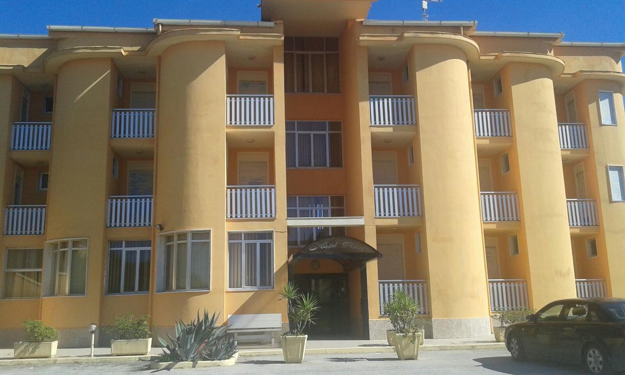 Hotel Rosy Battipaglia Bagian luar foto
