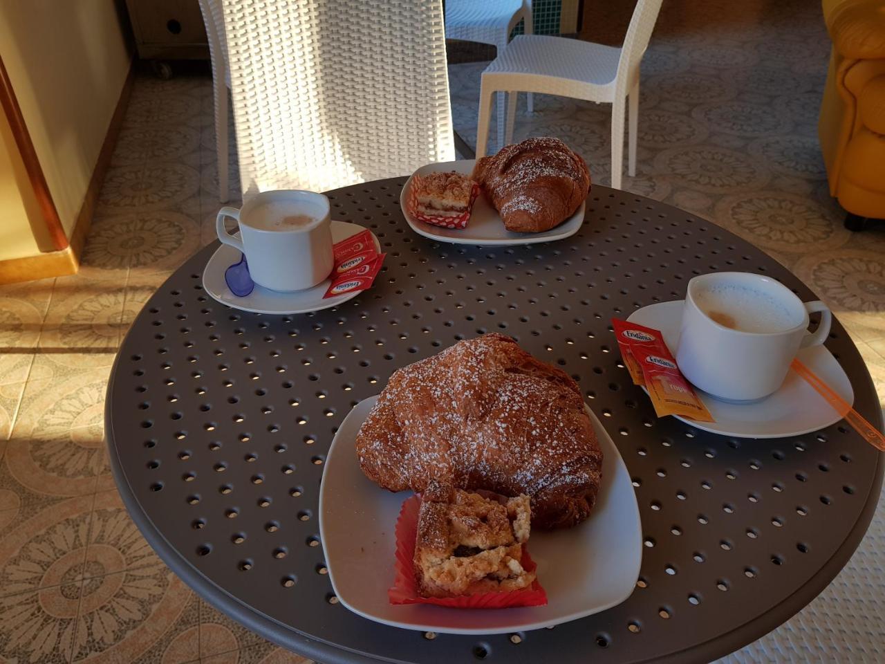 Hotel Rosy Battipaglia Bagian luar foto
